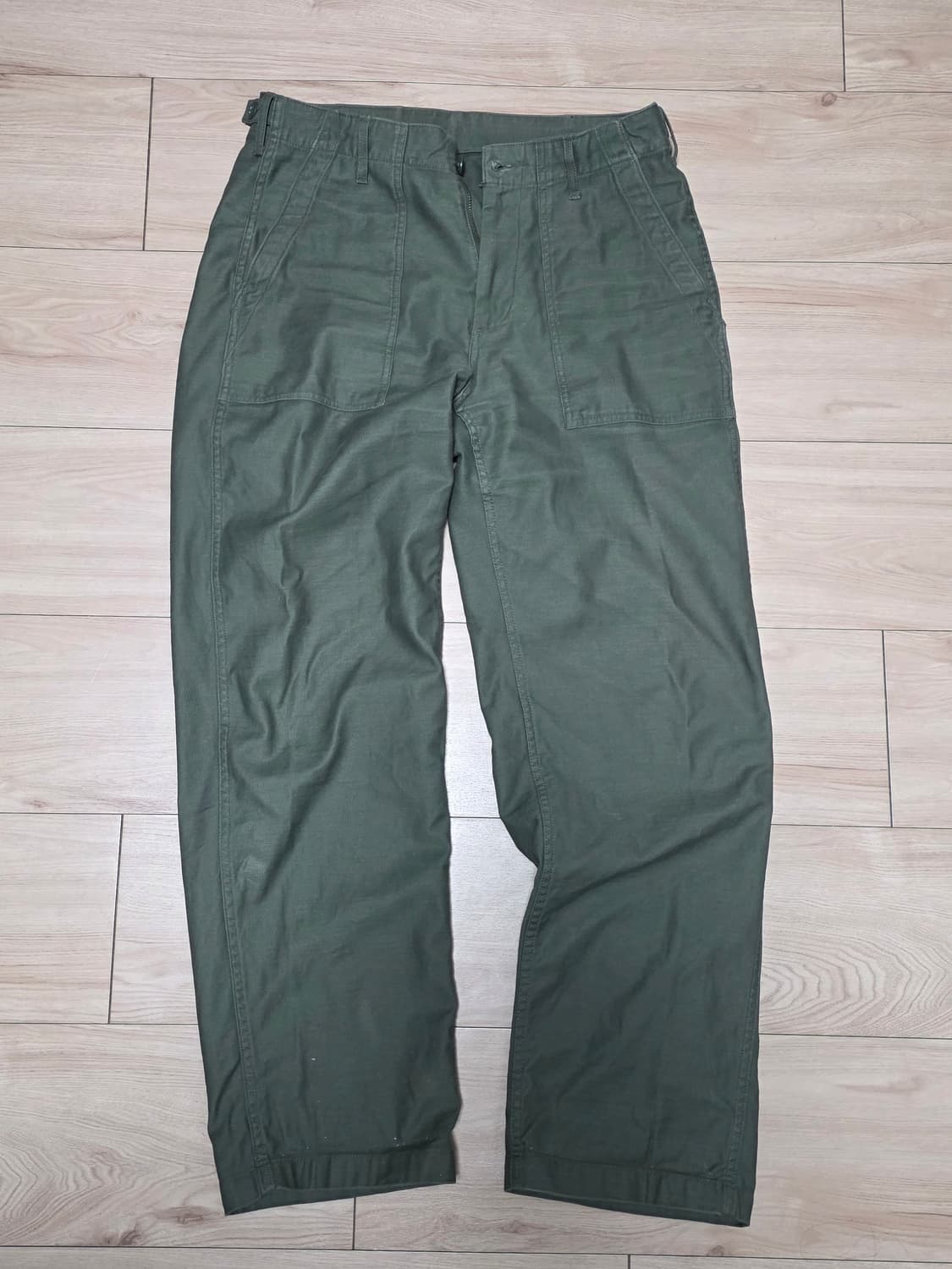 [31] 무신사 스탠다드 퍼티그팬츠 카키 팝니다 상품이미지1