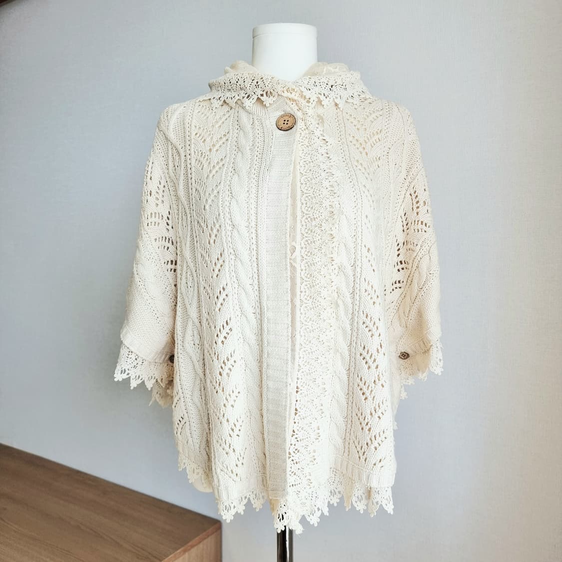 어스뮤직 아이보리 리버시블 니트 케이프 망토 상태최상 상품이미지2