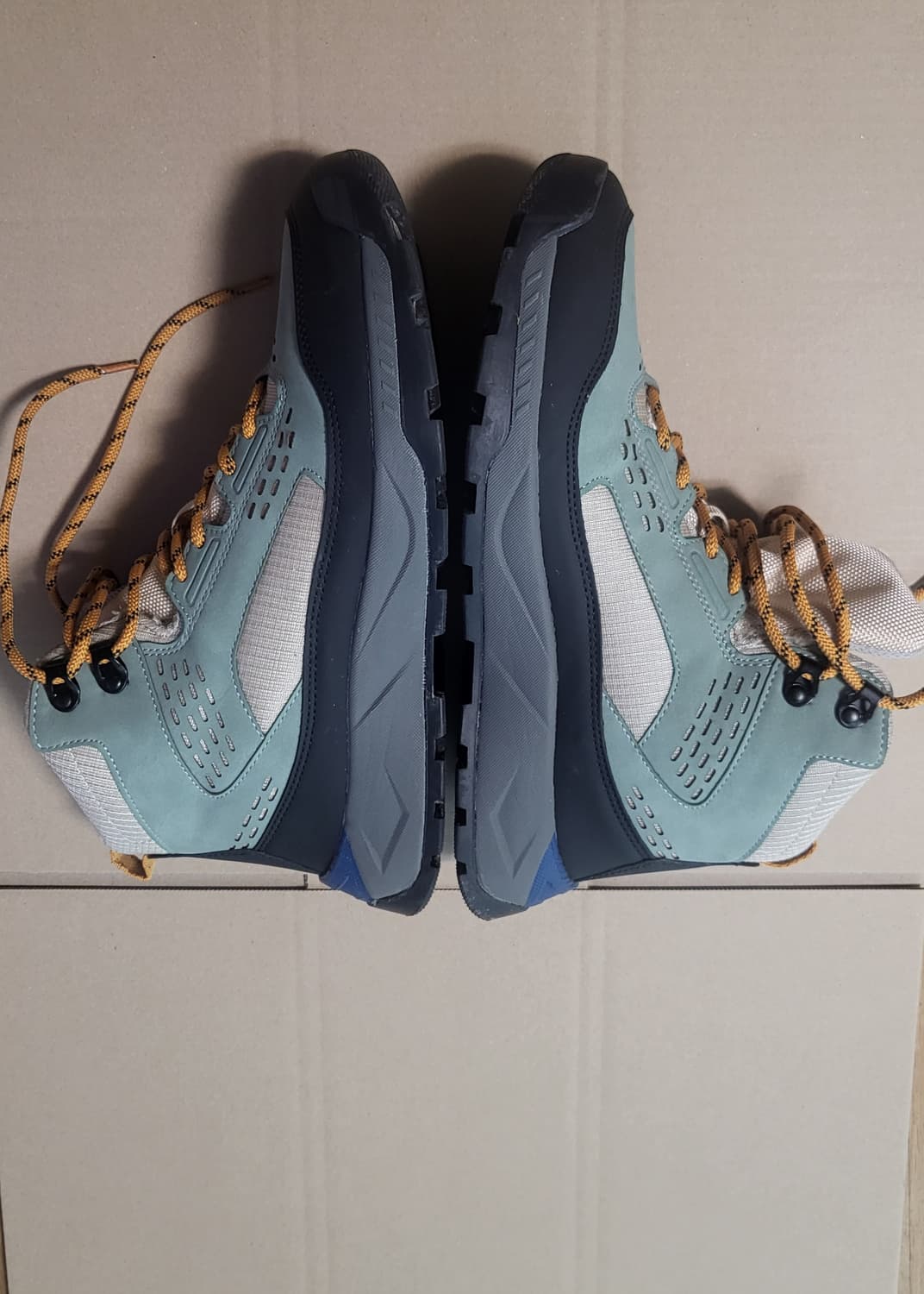 자라( ZARA )트레킹화 ( 사이즈 265mm ) 상품이미지4