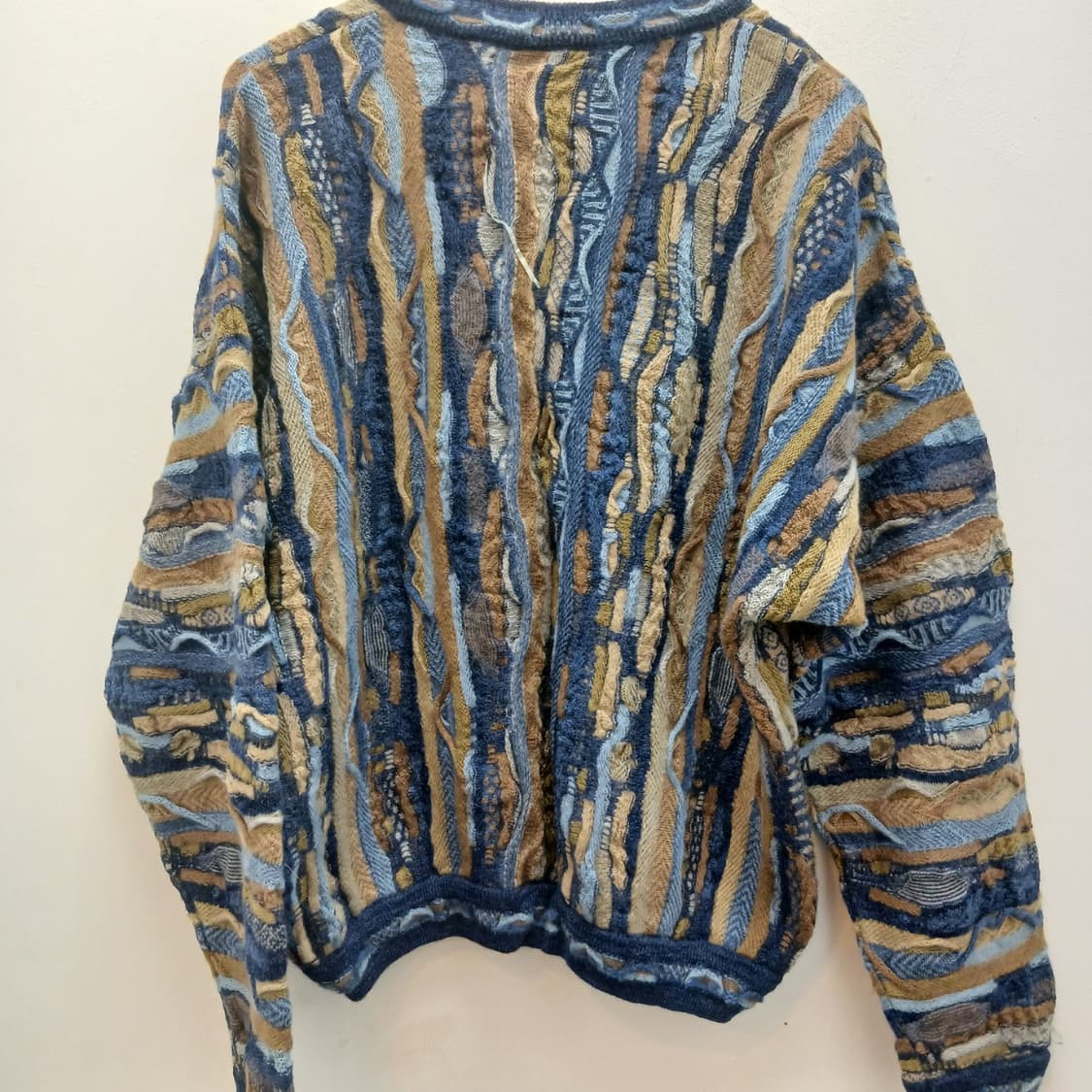 쿠지 LIMNOS 빈티지 3D 케이블 니트 상품이미지2