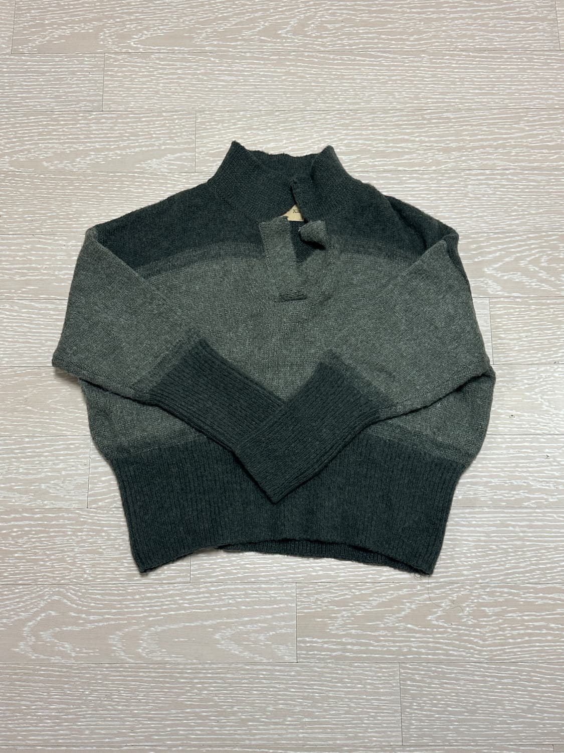 마뗑킴 그라데이션 칼라 니트 카키 상품이미지4