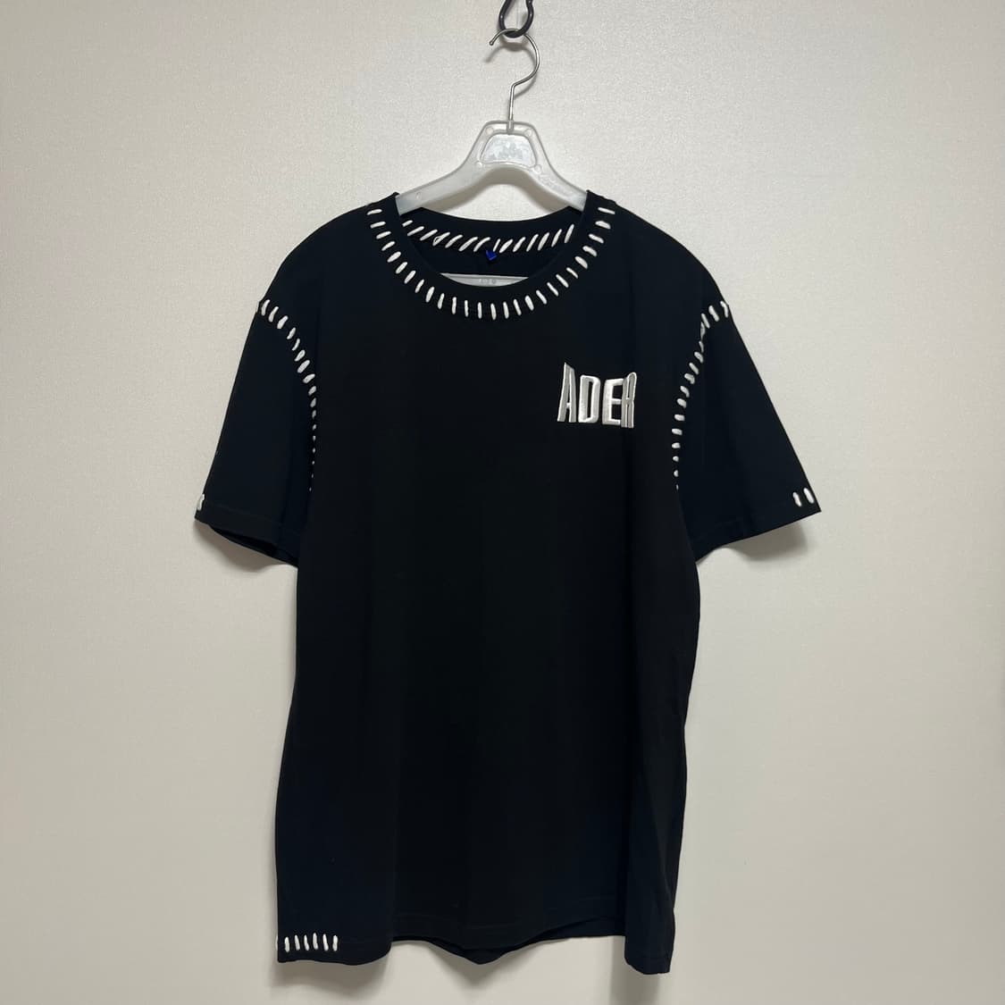 ADER ERROR 아더에러 블랙 스티치 반팔 티셔츠 상품이미지1