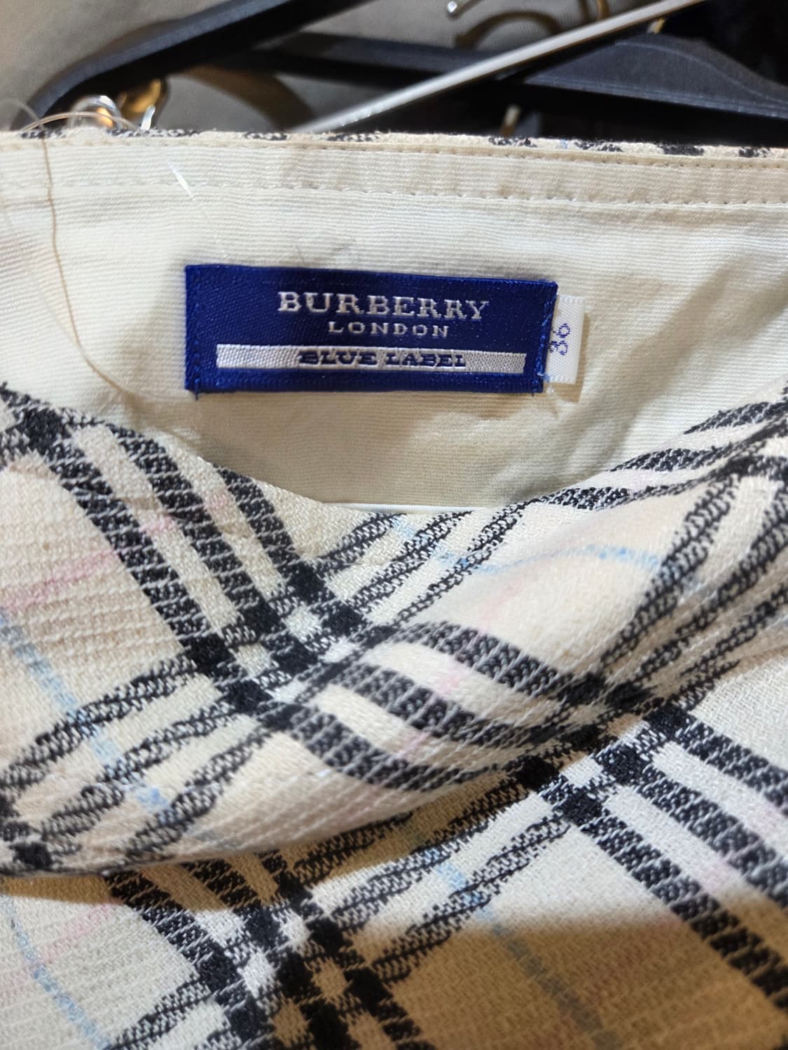 BURBERRY 버버리 아이보리 노바체크 미니스커트💯 상품이미지3