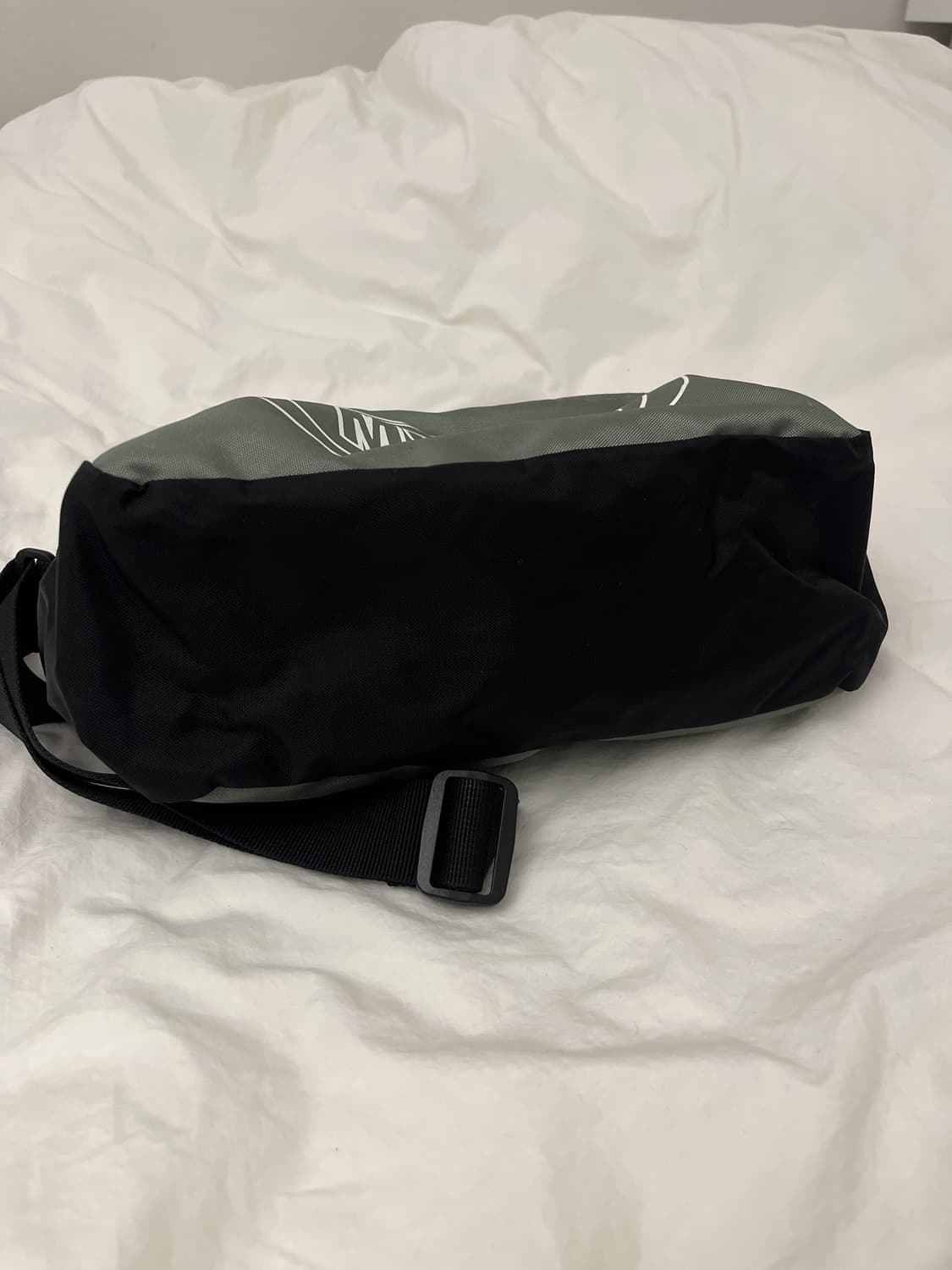 미스치프 나일론 크로스백 상품이미지4