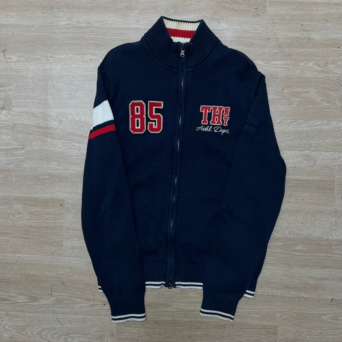 타미힐피거 빅로고 자수 패치 하이넥 니트집업 [네이비] S/90 상품이미지1