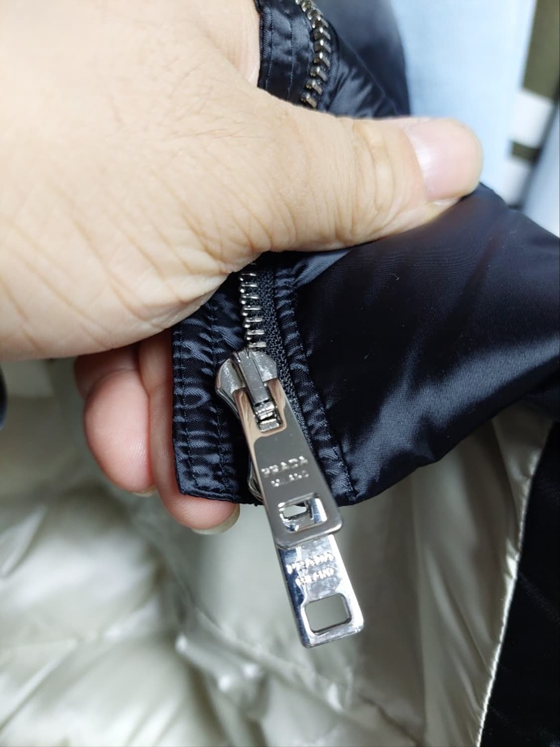 프라다 블랙 패딩 점퍼 44사이즈 상품이미지8