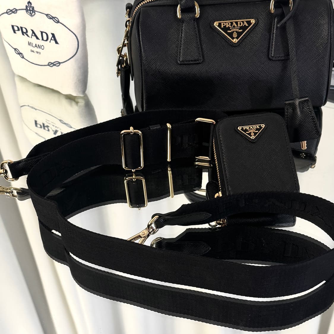 [신상] 프라다 삼각로고 사피아노 레더 테수토 탑핸들 숄더백 상품이미지3