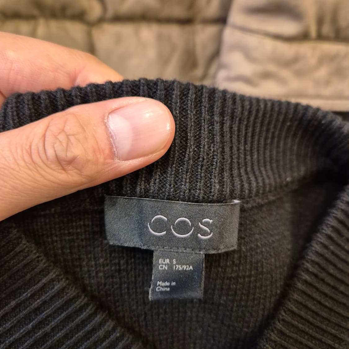 (Asia-L.착샷잇음)COS 블랙 니트가디건  상품이미지5