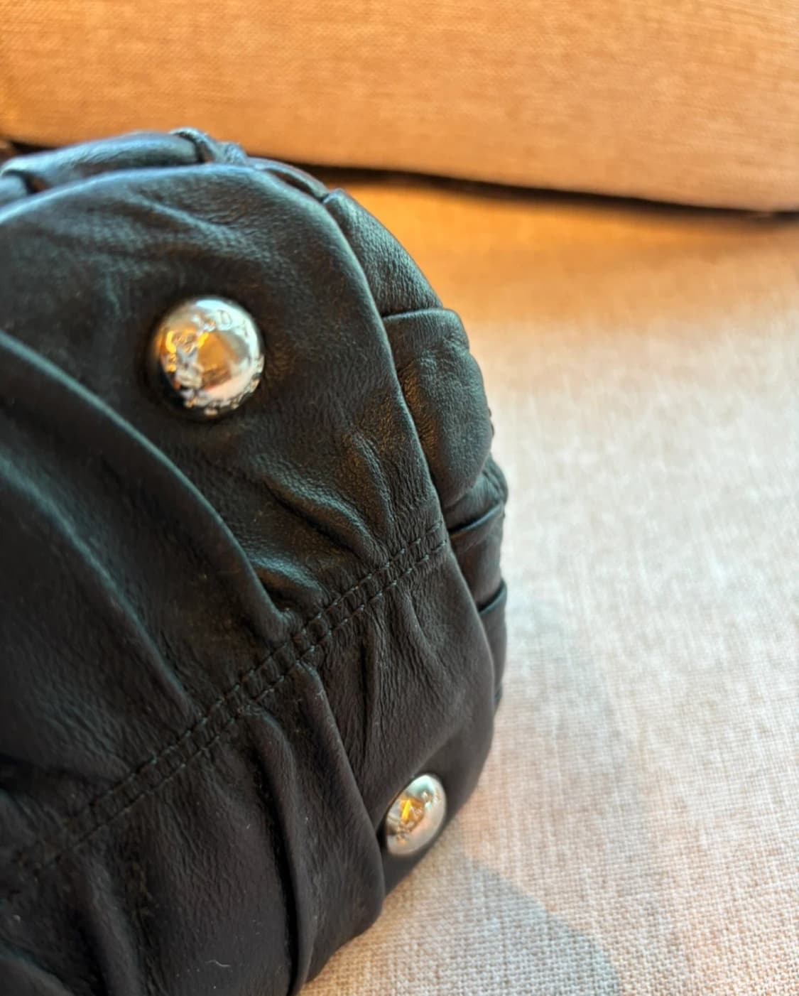 프라다 블랙 고프레 레더 토트백 상품이미지6