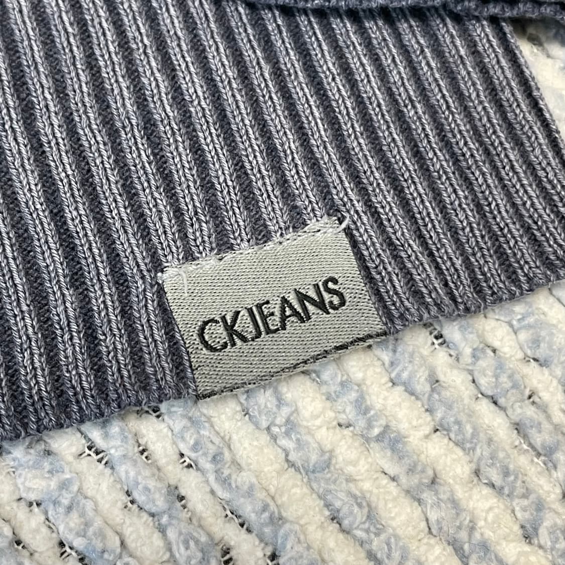 Calvin Klein Jeans 가먼트워싱 니트짚업 상품이미지4