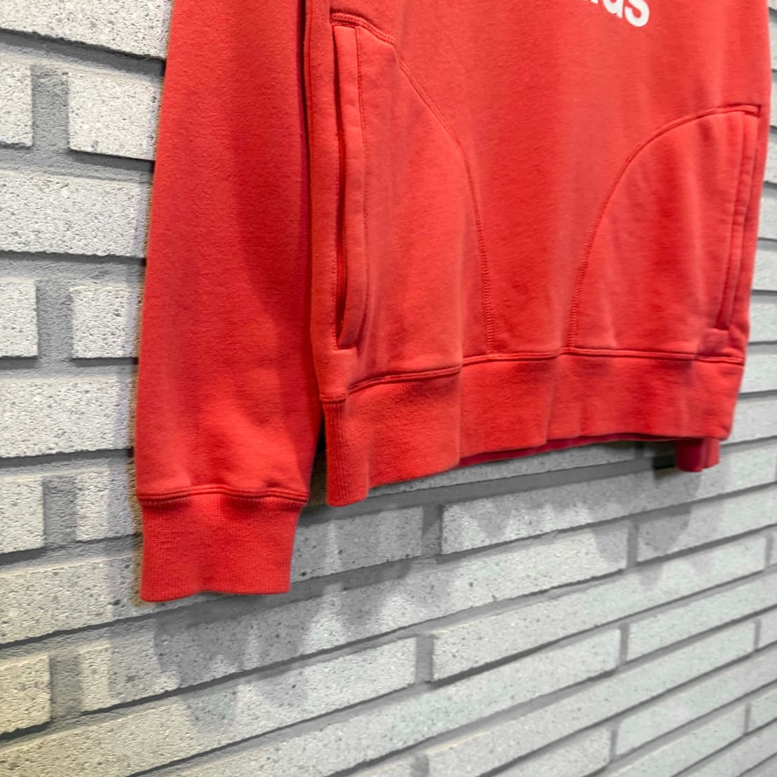 아디다스 파이어버드 빅로고 프린팅 기모 맨투맨 오렌지 컬러 상품이미지3