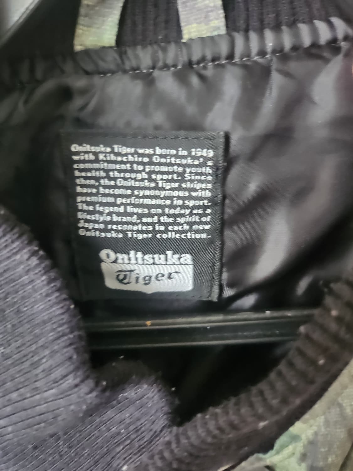 오니츠카 타이거 세미롱패딩 덕다운 그린카모 상품이미지2