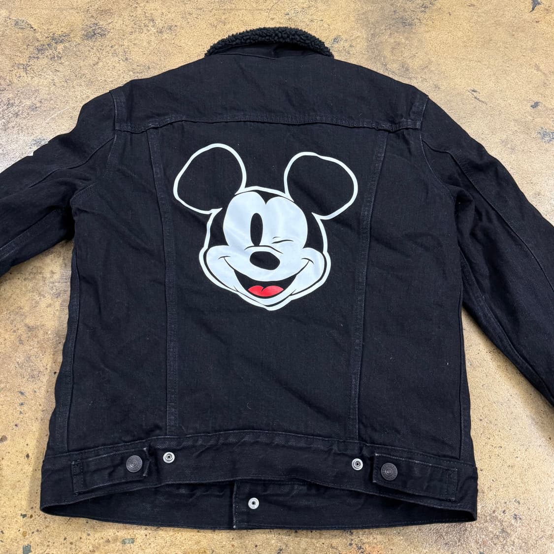 리바이스 미키마우스 올블랙 양털 자켓  상품이미지4
