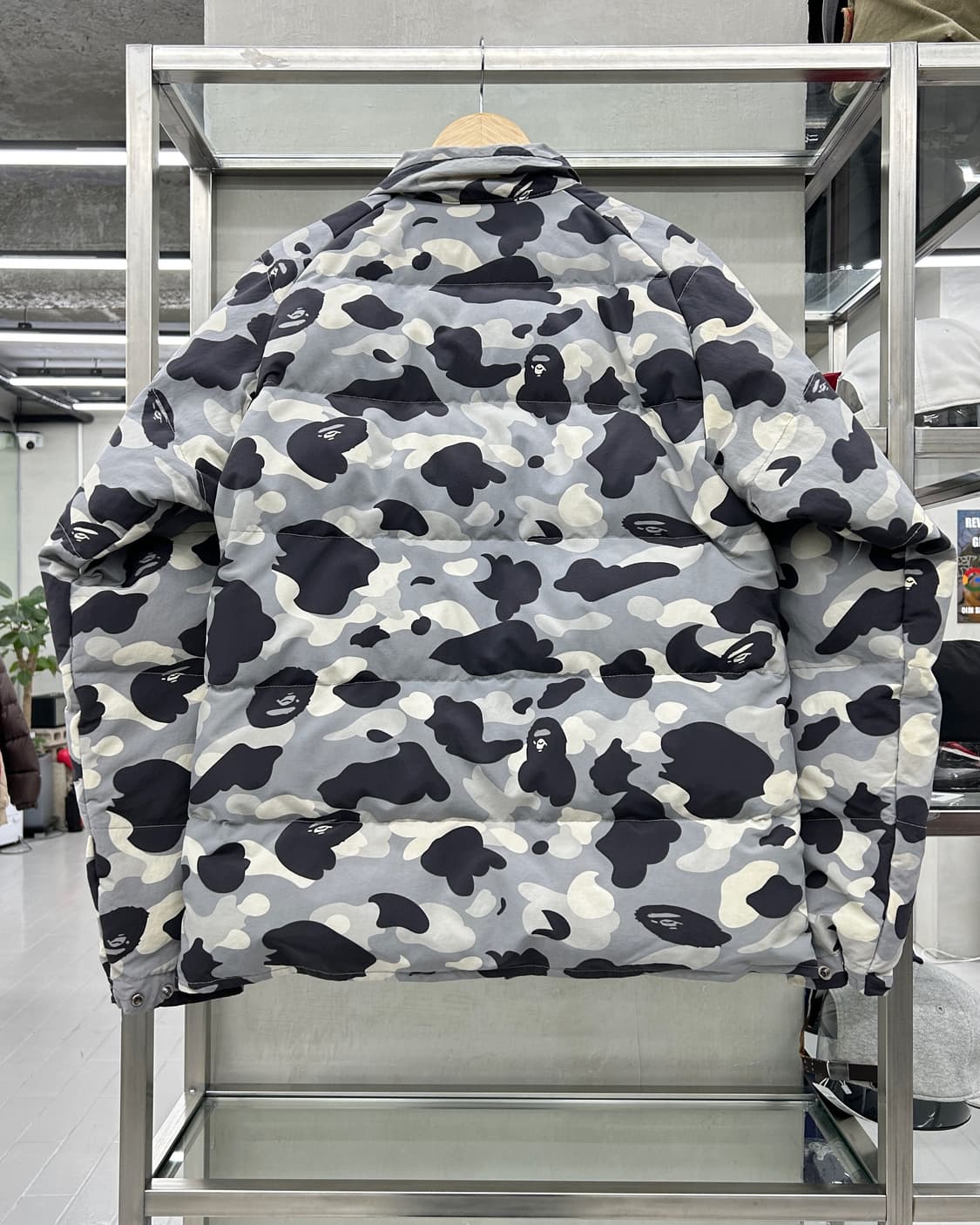 베이프 00s OG 퍼스트 그레이 카모 구스다운 푸퍼 자켓 상품이미지3