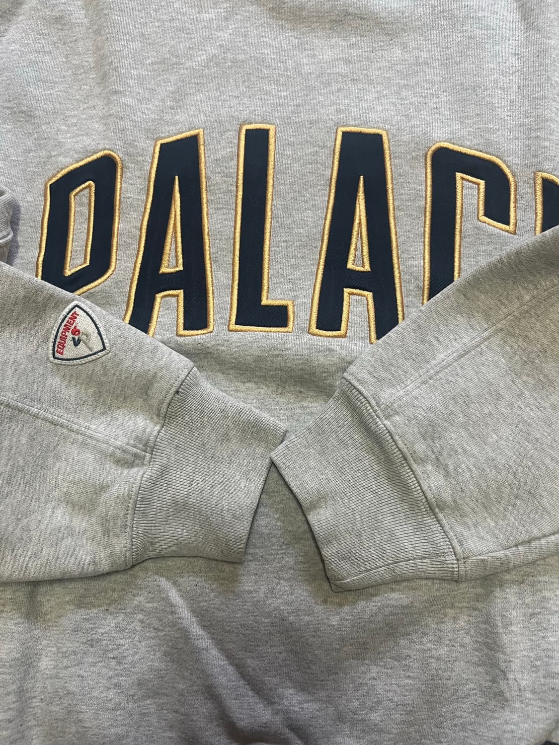 팔라스 PALACE 크루넥,맨투맨 사이즈 M 판매합니다 상품이미지3