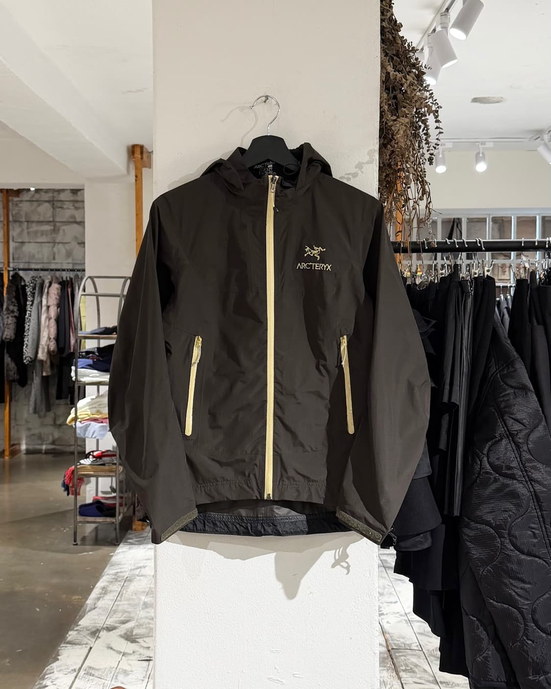 아크테릭스 다크브라운 베타 SL 자켓 상품이미지1