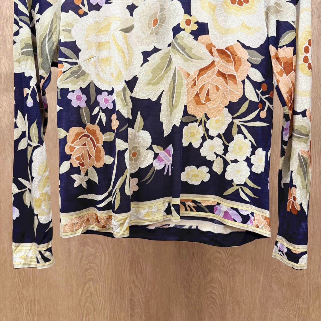 레오나드 긴팔 티셔츠 플라워 패턴 디테일 네이비 베이스 멀티컬러 상품이미지5