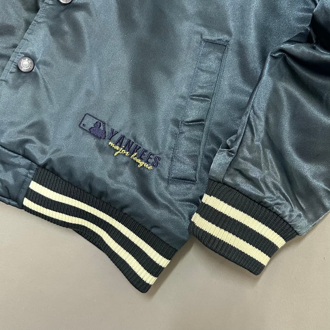 MLB 00s 올드스쿨 뉴욕양키스 새틴 누빔 야구점퍼 95 상품이미지6