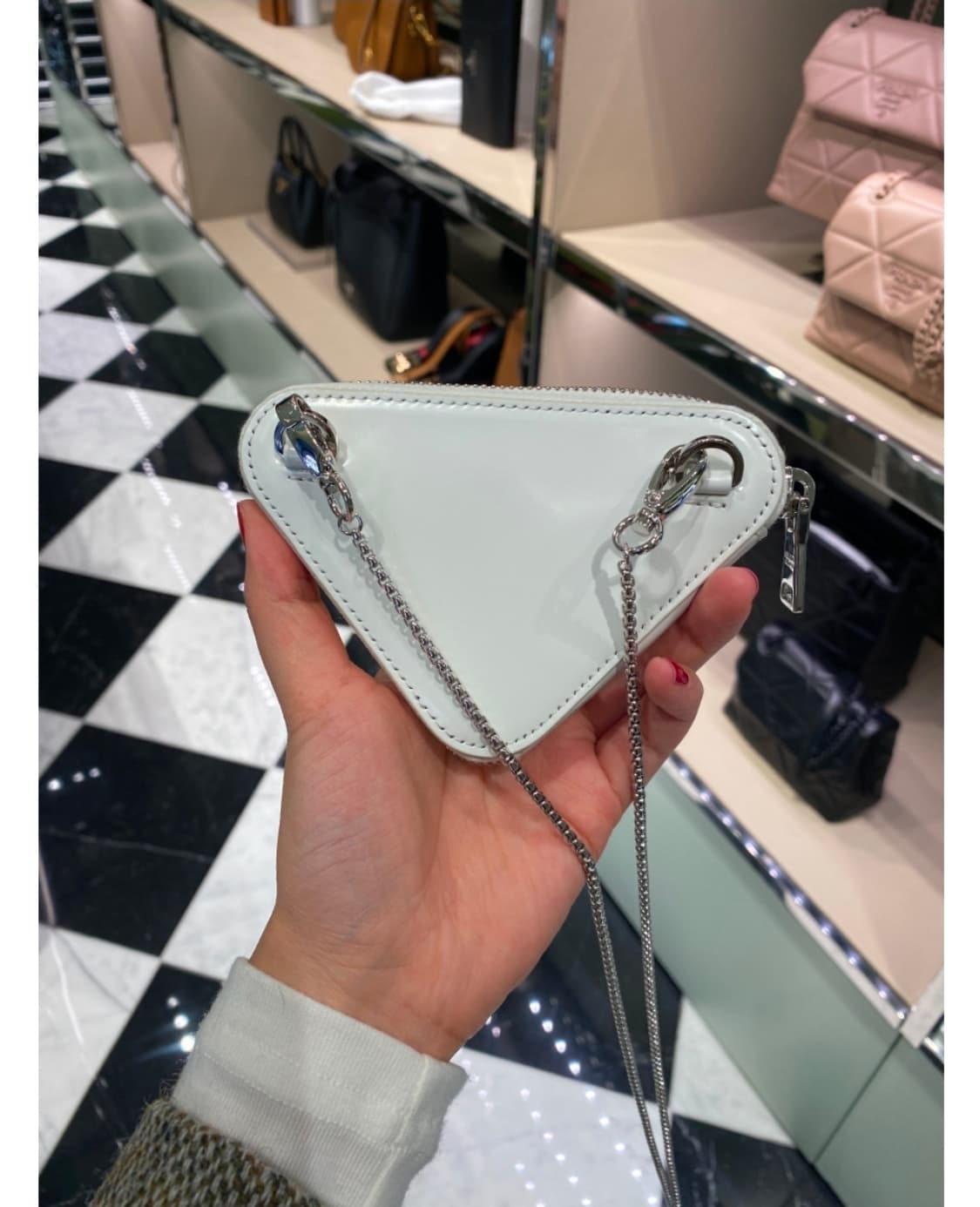 프라다 미니 트라이앵글 체인백 상품이미지2