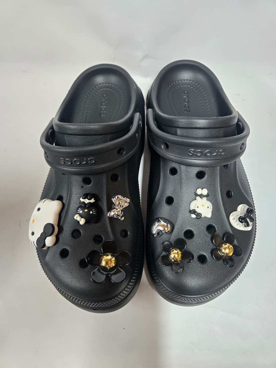 크록스 클래식 크러쉬 블랙 샌들 키티 지비츠 장식 M7.W9 상품이미지2