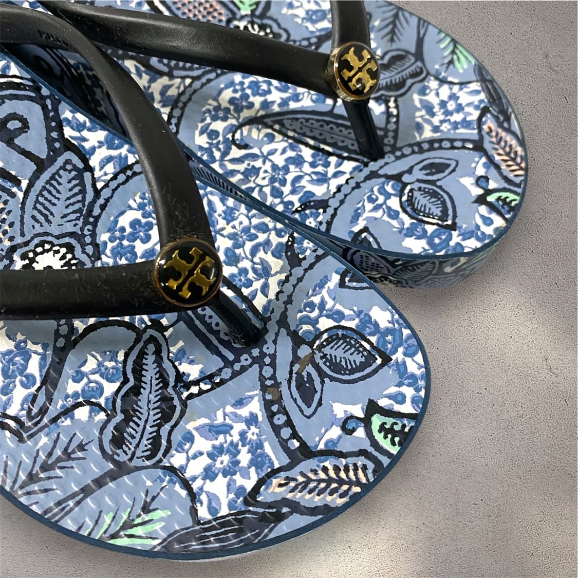 토리버치 플라워 패턴 웨지 플립플랍 샌들 블루 (No.544) 상품이미지9
