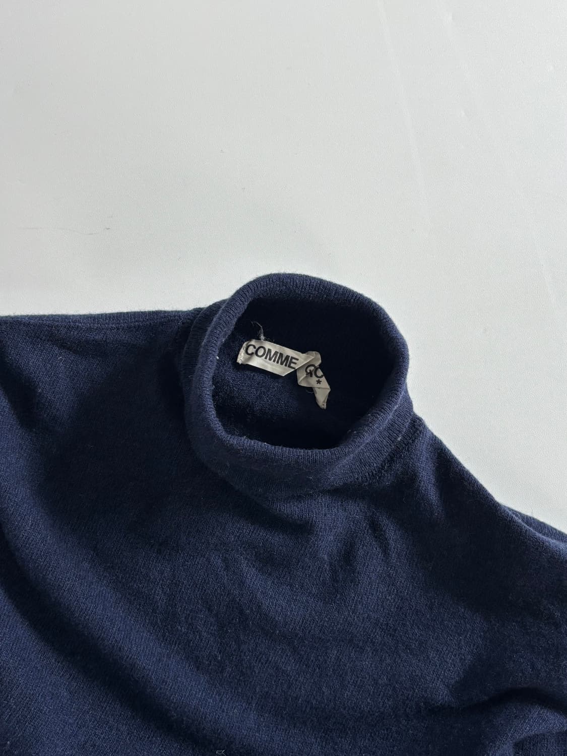 CDG 꼼데가르송 네이비 터틀넥 니트 상품이미지5