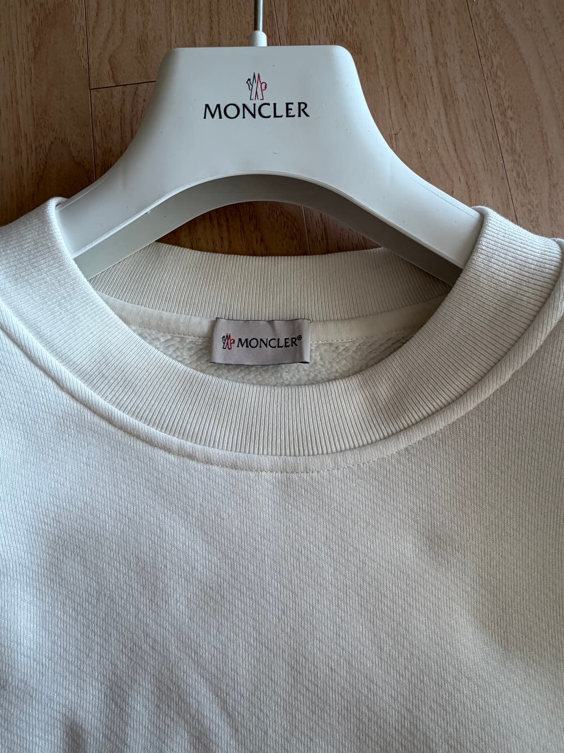 몽클레르 로고 스웨트셔츠 화이트 22FW 상품이미지5