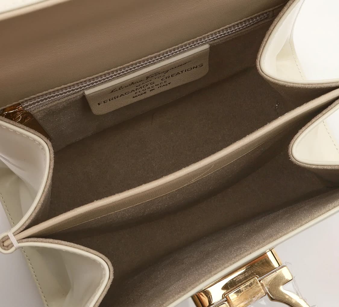 [S급] 페라가모 아이코닉 탑핸들 카프 가죽 스몰 판매합니다!!! 상품이미지5