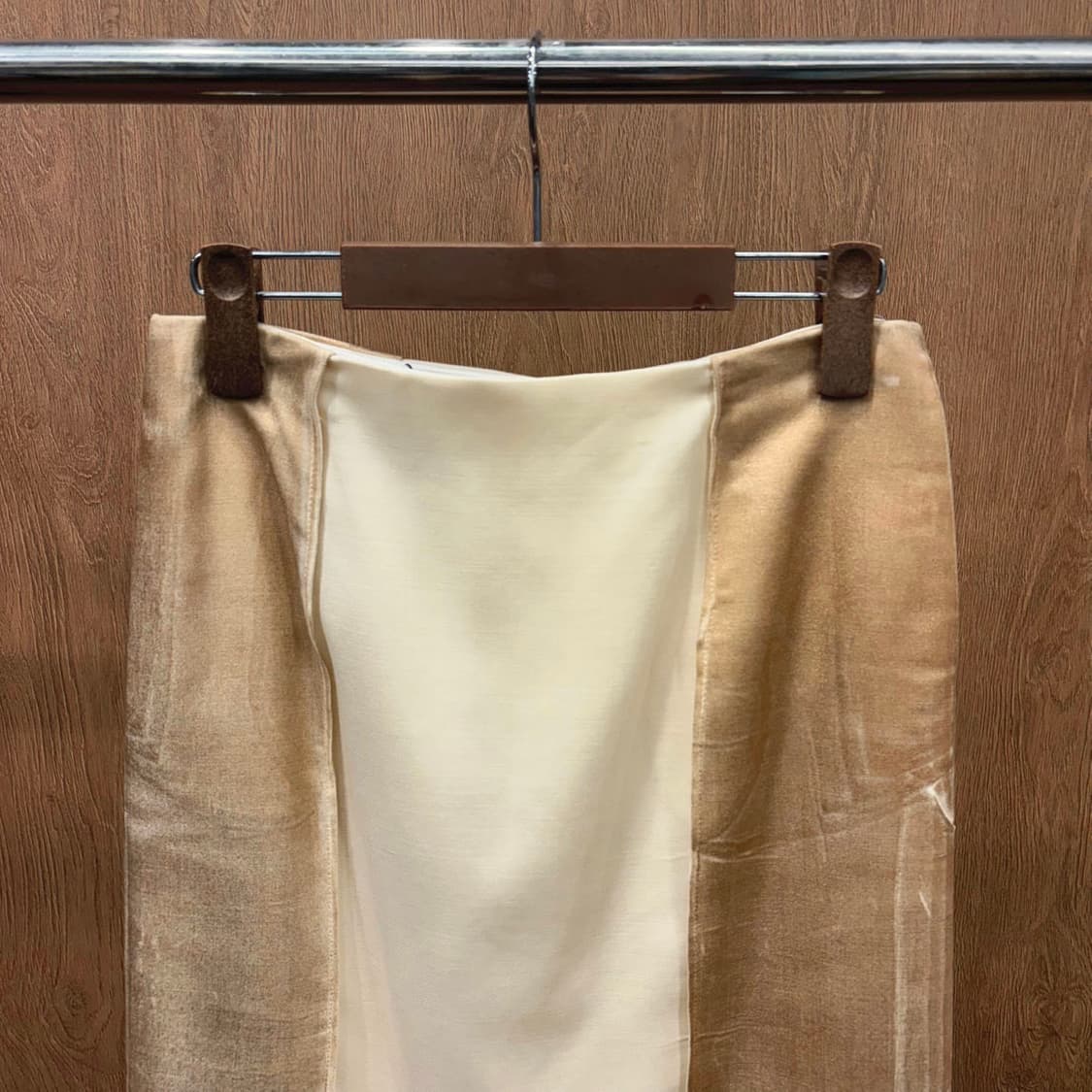메종 마르지엘라 미디 스커트 베이지 배색 백 슬릿 디테일 H라인 아이보리 상품이미지4