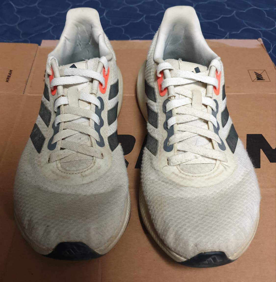 아디다스 런팔콘 와이드 3.0 클라우드 코어 런닝화 (275) 상품이미지3