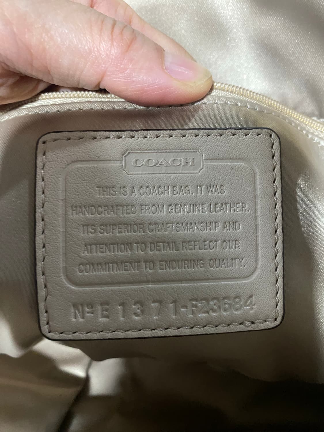 코치 아이보리 가죽 백 상품이미지8