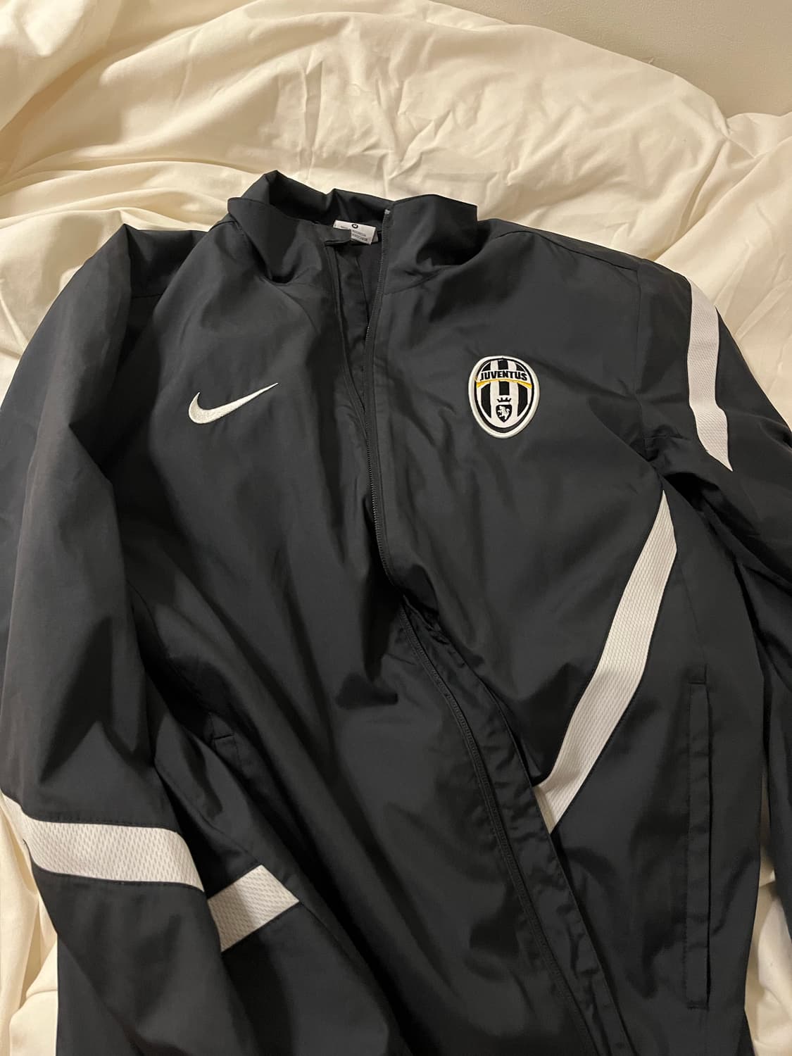 나이키 유벤투스 바람막이 상품이미지1