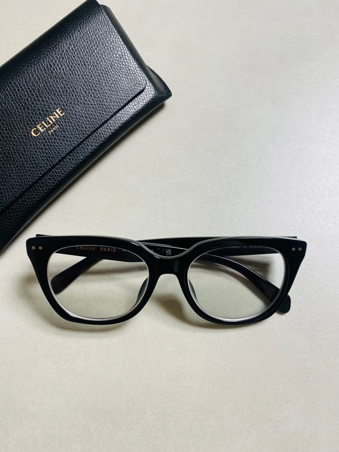 셀린느 안경(CL50116I001 블랙) 현빈 착용 상품이미지4