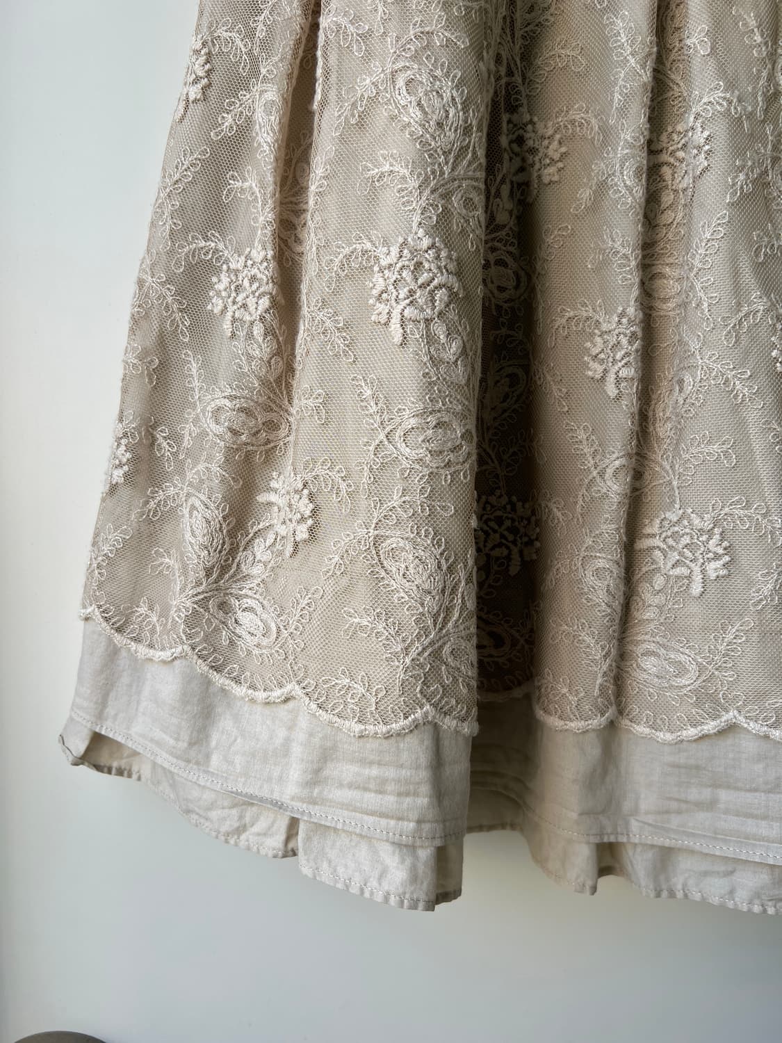 베이지 플라워 자수 미디 스커트 상품이미지2