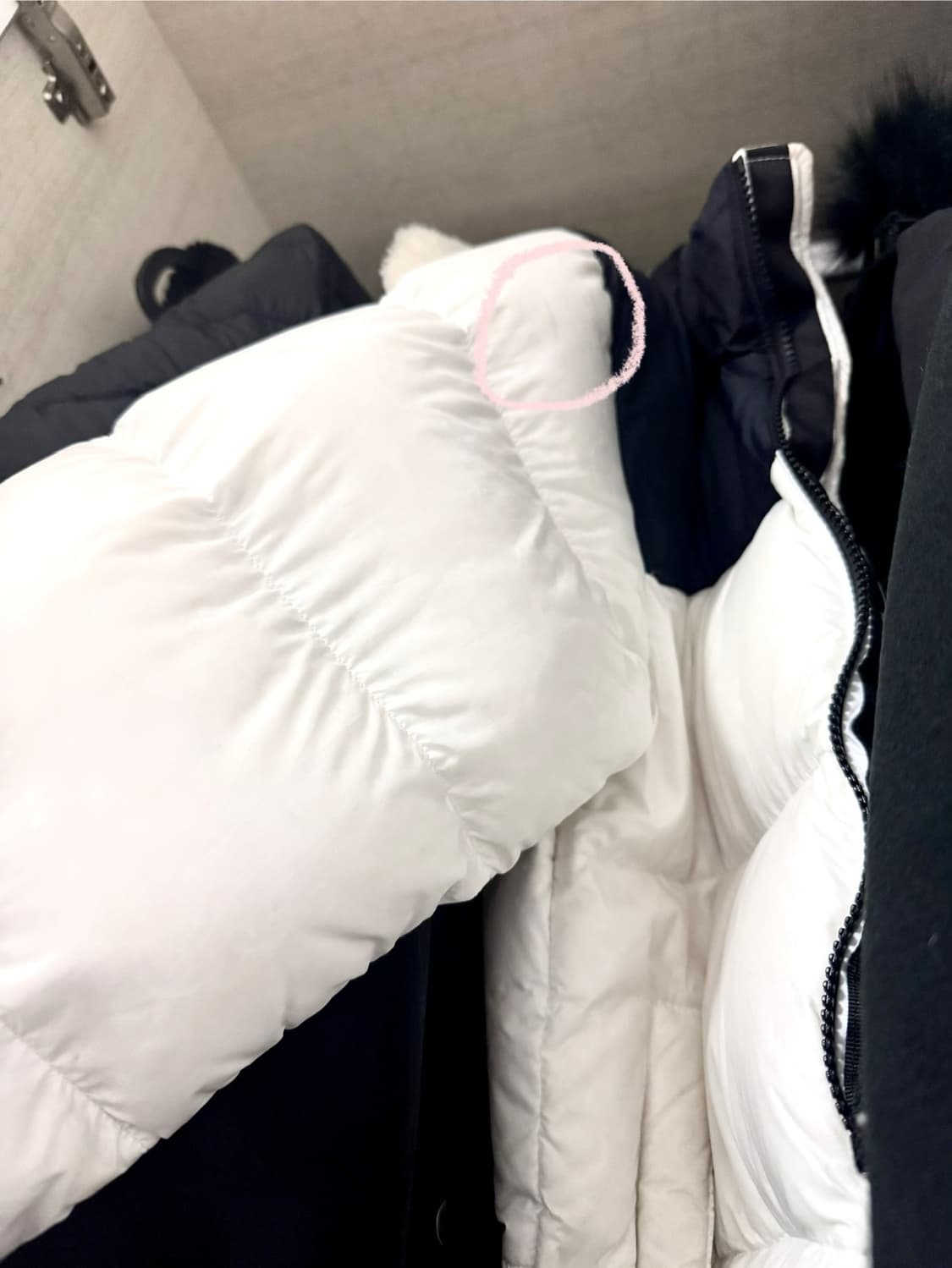 노스페이스 화이트 블랙 패딩 상품이미지2