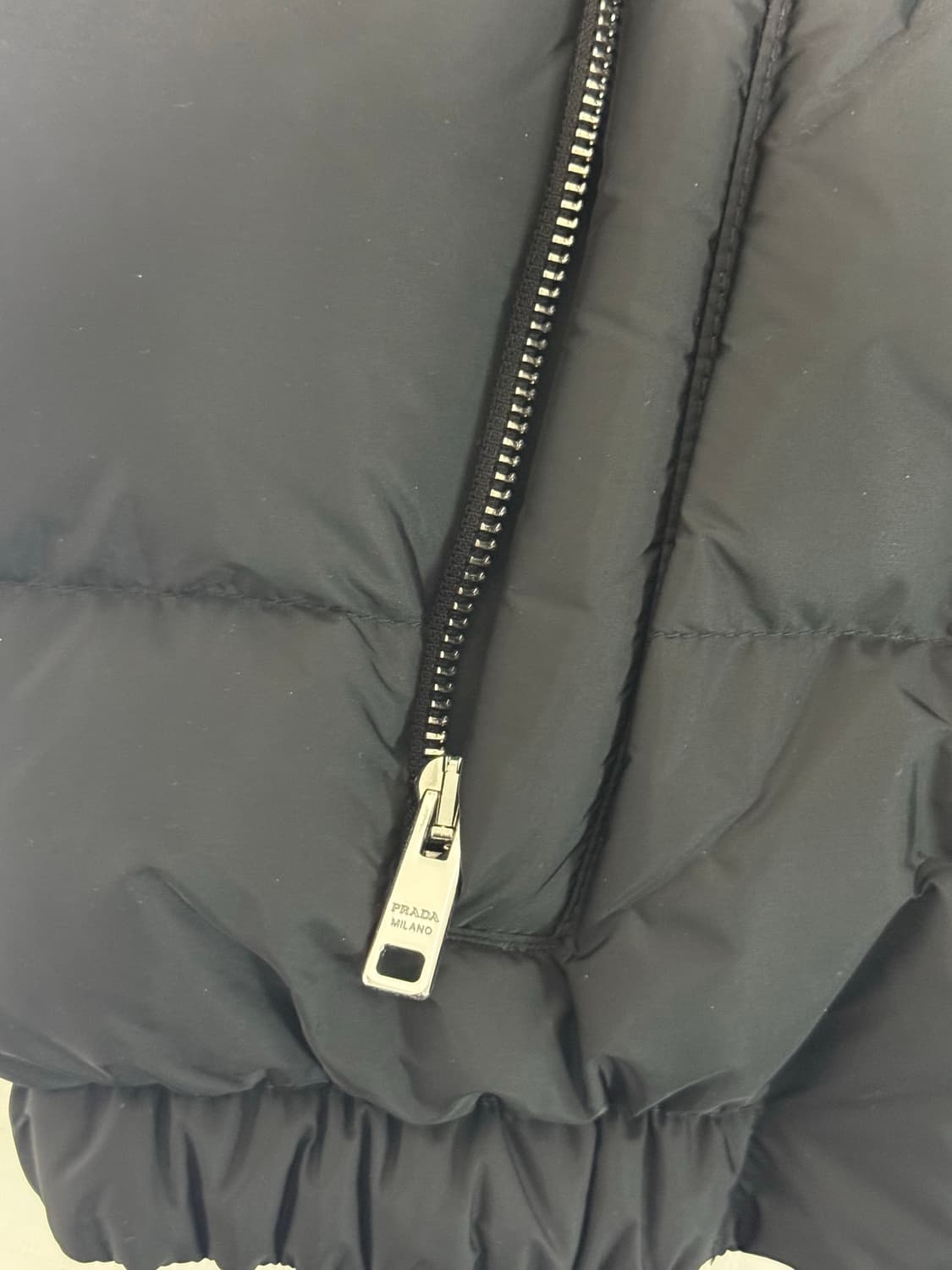 [48] 프라다 리나일론 숏패딩 블랙(SGB112) 상품이미지2