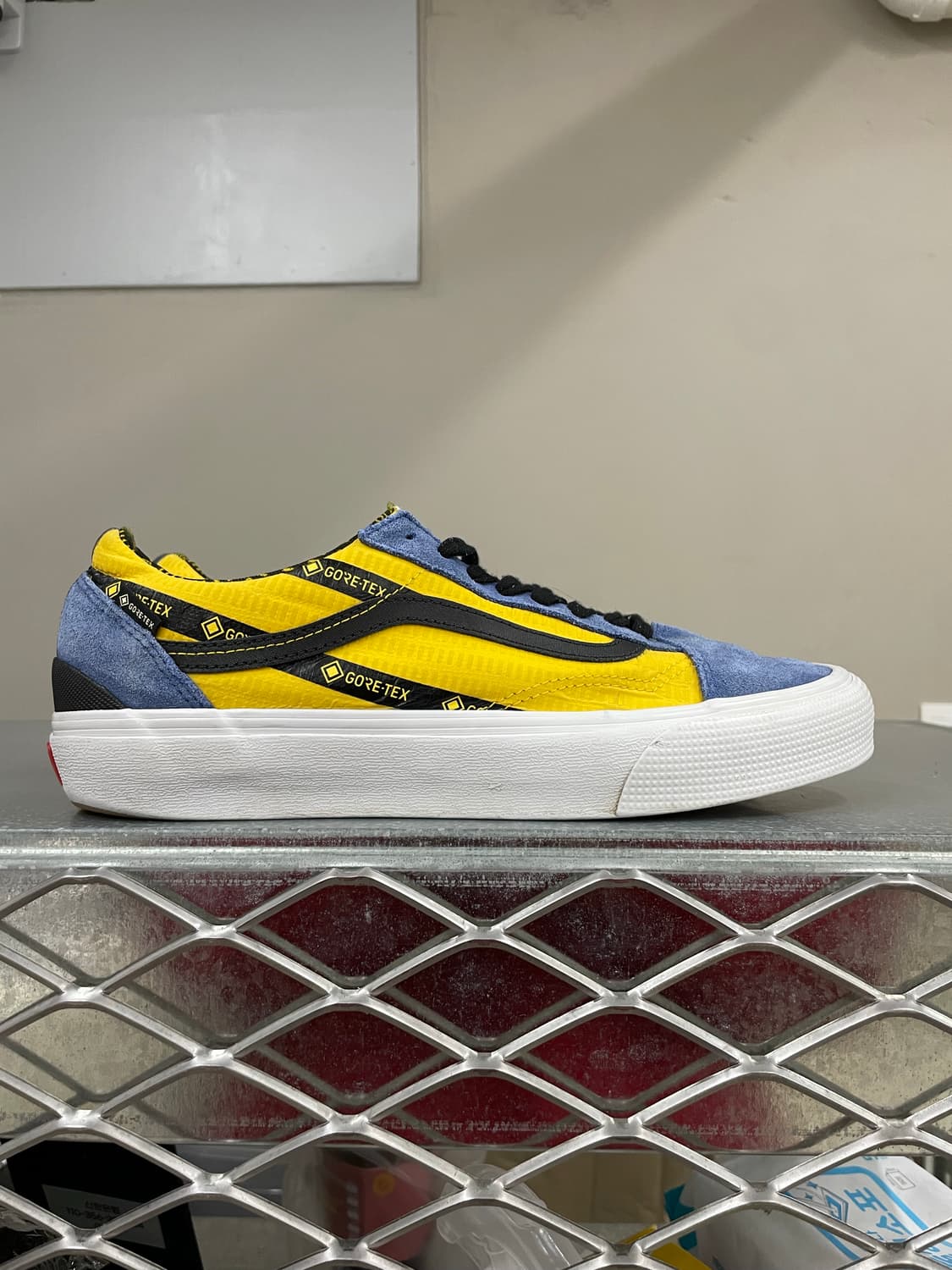 반스 올드스쿨 고어텍스 블루 옐로우 280 상품이미지4