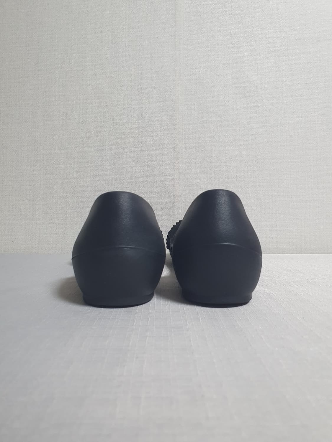 240mm 크록스 리나 엠벨리쉬드 도르세이 샌들 블랙  상품이미지3
