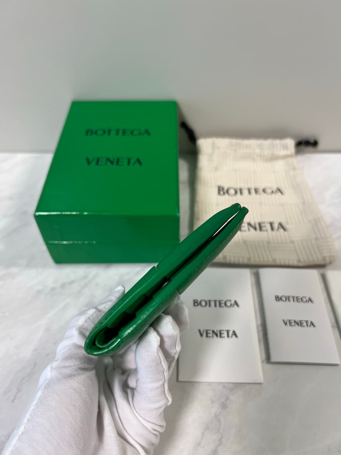 보테가베네타 슬림 폴더형 지갑 패러킷 상품이미지10