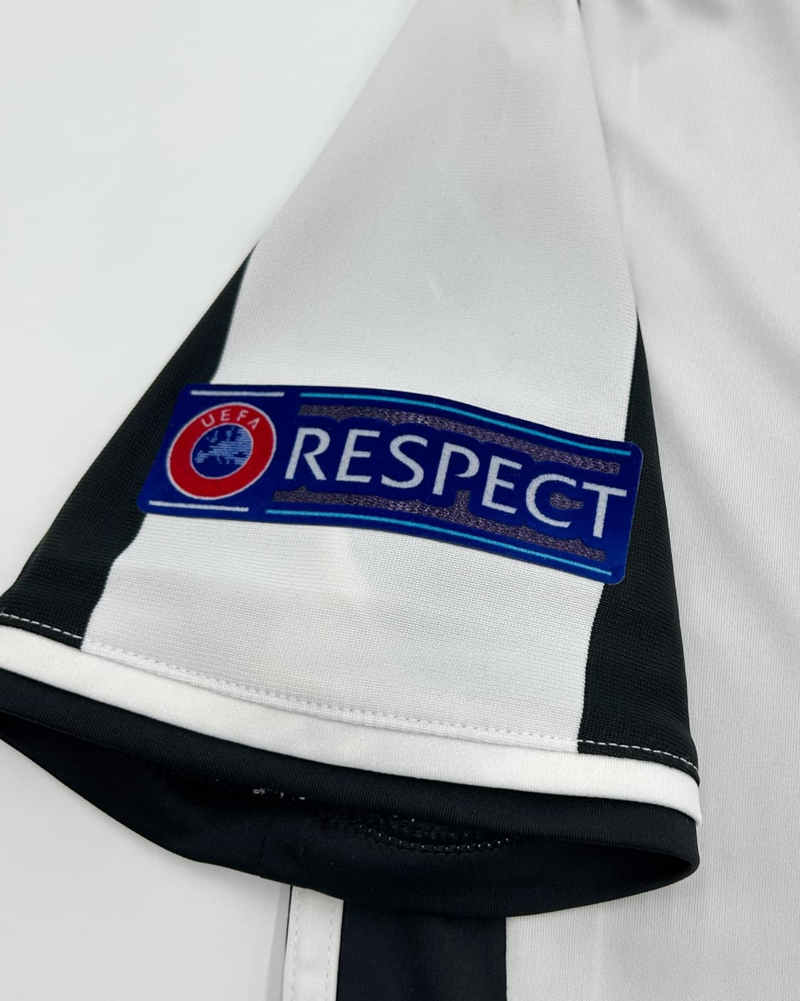 아디다스 16-17 유벤투스 홈 챔스킷 클라우디 마르키시오 상품이미지7