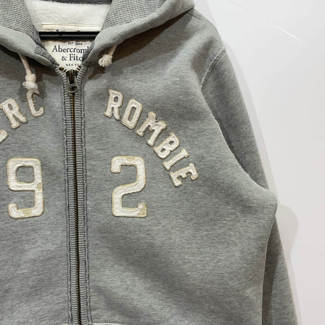 Abercrombie Classic Varsity Zip-Up Hoodi 상품이미지4