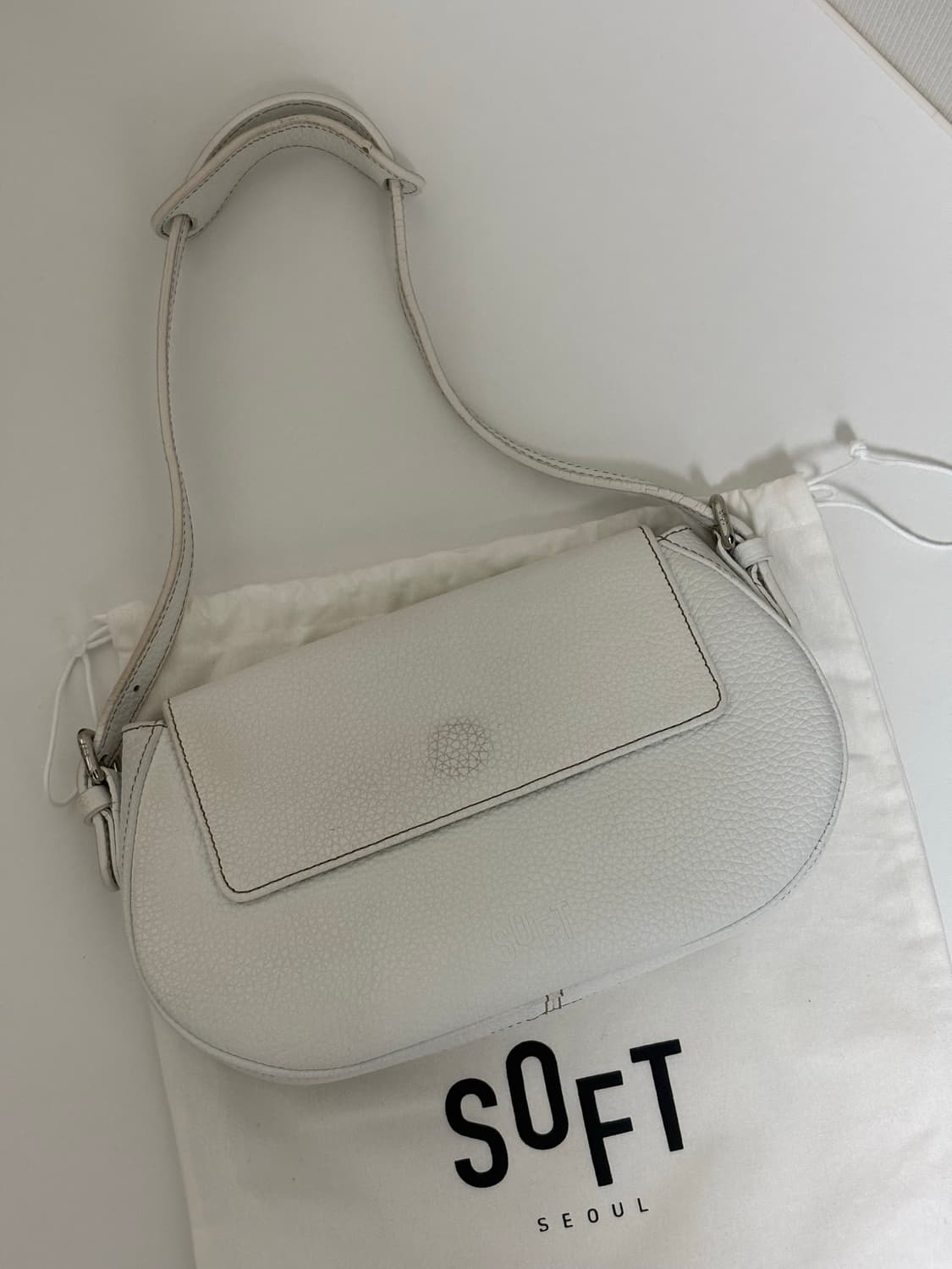 소프트서울 가방 STITCH BUTTER BAG_WHITE 상품이미지2
