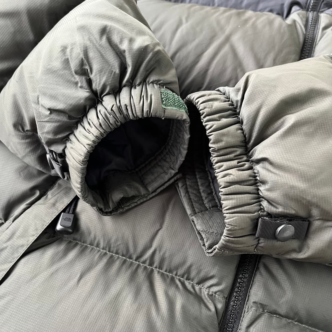 노스페이스 센터로고 눕시 700 다운 자켓 상품이미지4