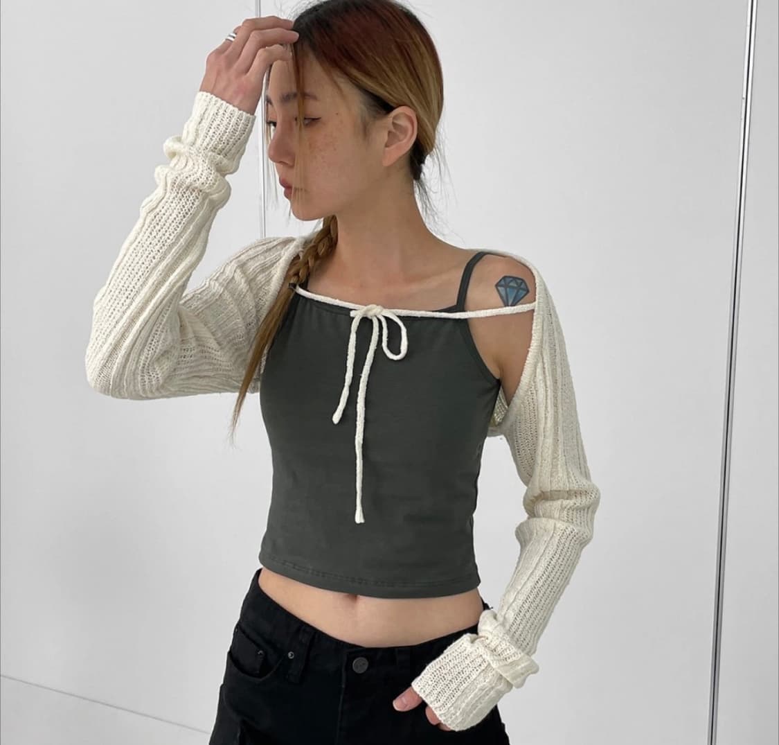 블랙업 앤더문 니트 볼레로 아이보리 새상품 상품이미지1