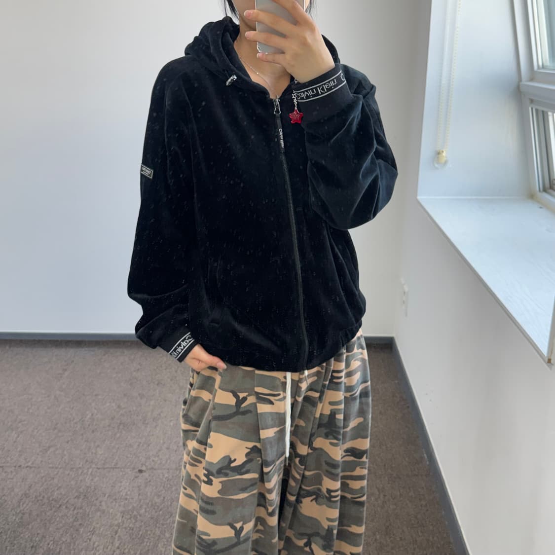 Calvin Klein 캘빈클라인 블랙 벨벳 후드집업 상품이미지2