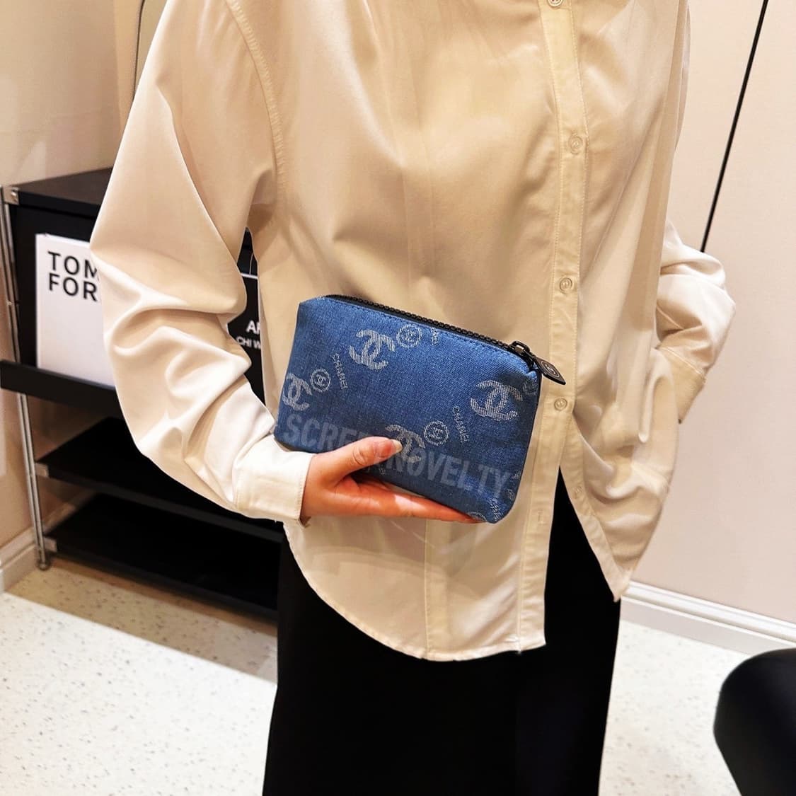 샤넬 코스메틱 데님 로고 파우치 무료배송  상품이미지1