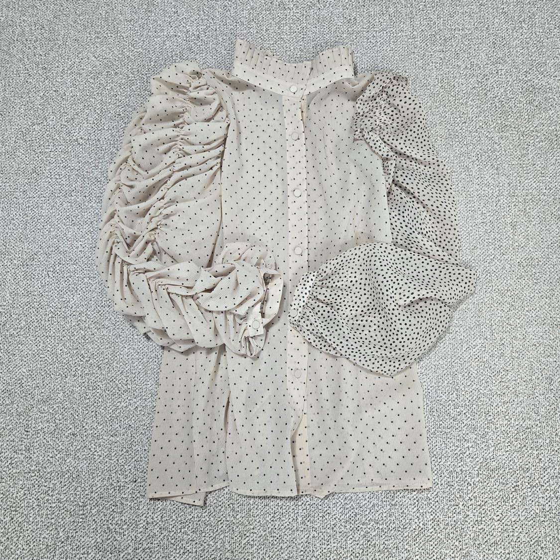 0179.JS뉴욕 도트 셔링쉬폰 블라우스 아이보리 퍼프 긴팔F 상품이미지5