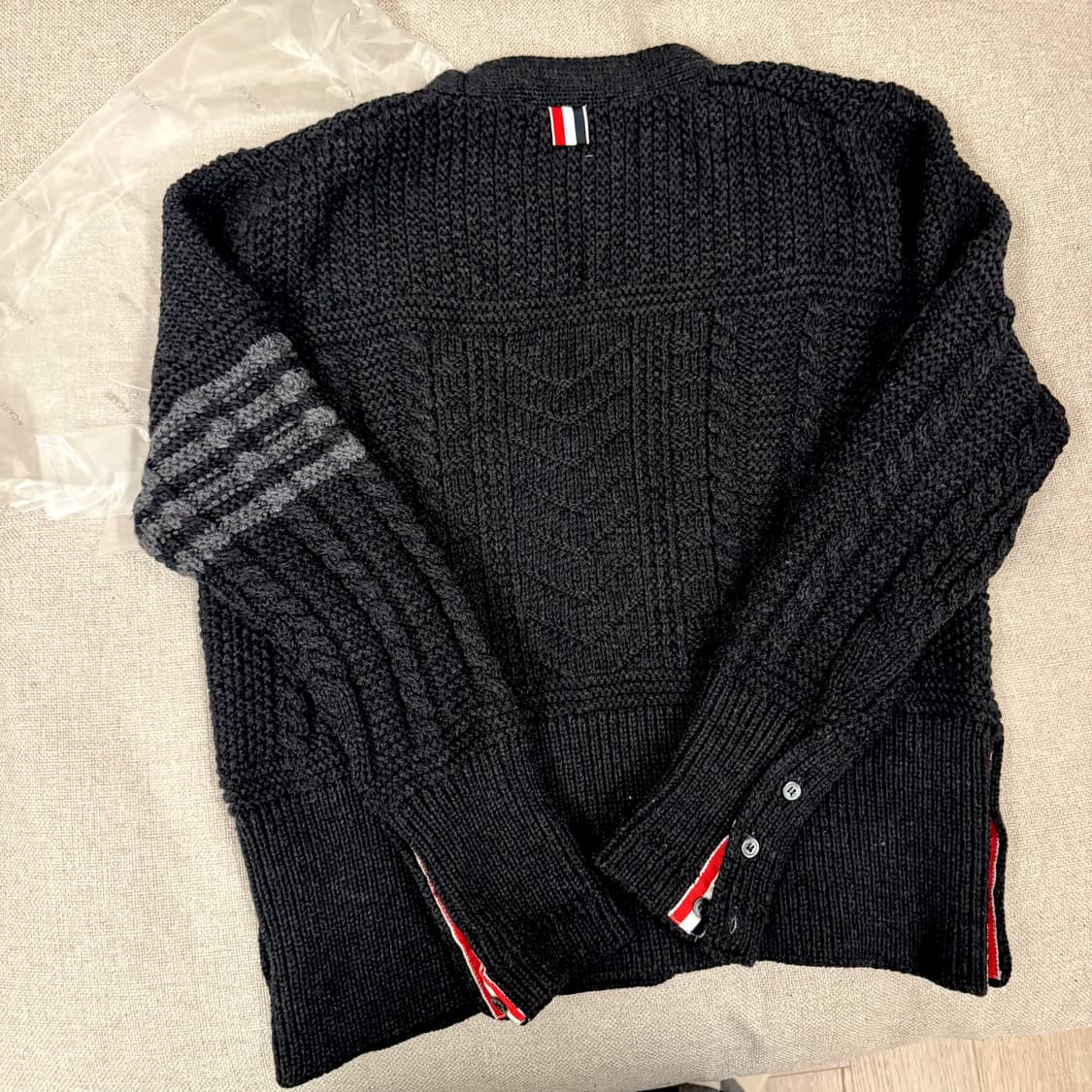 톰브라운 4바 아란케이블 가디건 다크그레이 상품이미지3