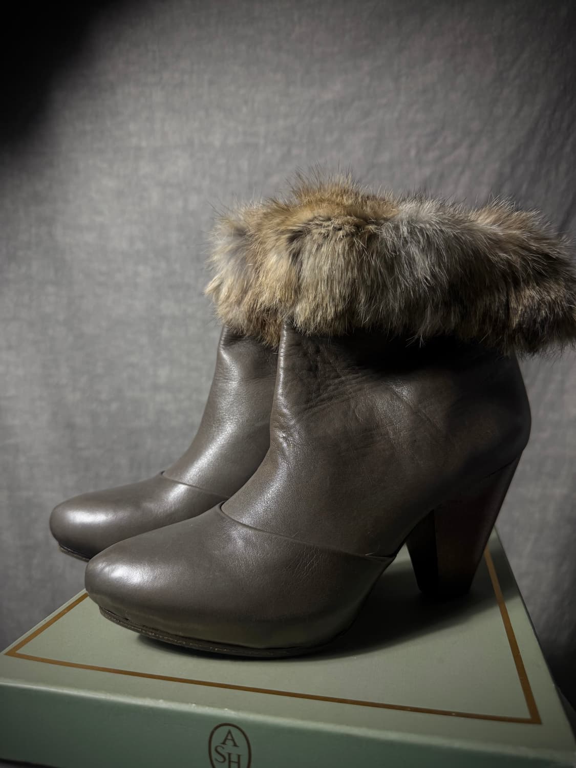 Ash Kaolin Fur Trim Ankle Boots  상품이미지3