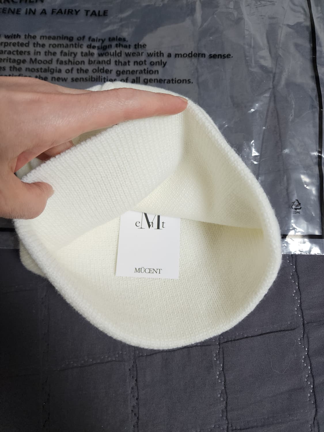 무센트 남녀 공용 시그니처 빅 로고 아이보리 골지 비니 상품이미지6